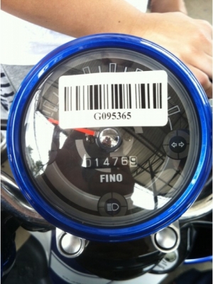 รถ 7 เดือน Yamaha Fino รุ่นSPORT หัวฉีด สีขาวน้ำเงินดำ รถปี 2014 สภาพใหม่มาก วิ่งน้อย1,400โลเท่านั้น