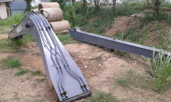 บูมยาว KOBELCO SK045 ใช้กับรถ120ใด้ยาว14เมตร ต่อใหม่พร้อมปุ้งกี๋