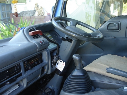 ขายรถบรรทุก isuzu elf 6ล้อ ติดเฮี้ยบ