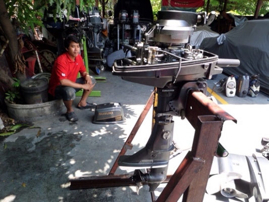 ขายเครื่องเรือ suzuki 5แรง นำเข้าญี่ปุ่น สตารทมือมีhandle ราคา 16,000 ขายเครื่องเรือ suzuki 5แรง นำเข้าญี่ปุ่น สตารทมือมีhandle ราคา 16,000