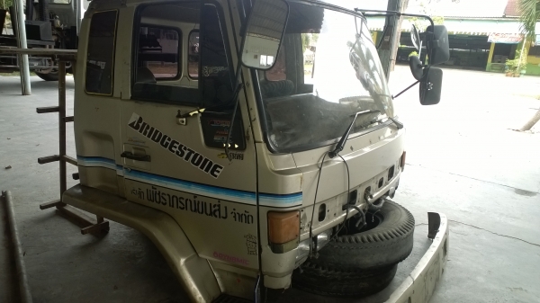 หัวเก๋ง NISSAN UD CWM430..สวยดีอุปกรณ์ครบ เอาไปเก็บงานนิด...สวย..แผงหน้ามีครบ.