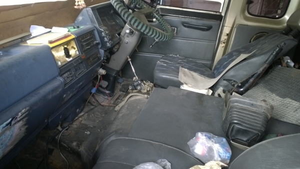 หัวเก๋ง NISSAN UD CWM430..สวยดีอุปกรณ์ครบ เอาไปเก็บงานนิด...สวย..แผงหน้ามีครบ.