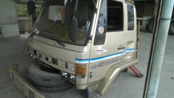 หัวเก๋ง NISSAN UD CWM430..สวยดีอุปกรณ์ครบ เอาไปเก็บงานนิด...สวย..แผงหน้ามีครบ.