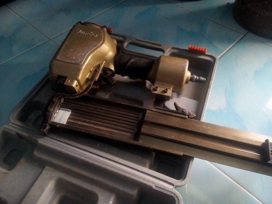 ขายปืนยิงตะปูลม ST64 มือสองครับ