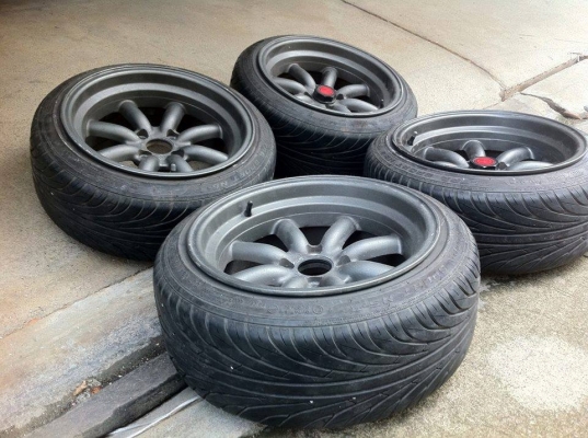 กล้วยวาตา ขอบ15 กว้าง8 4รู100 ขอบมีรอยถูพื้นนิดหน่อยตอนถอดใส่ยาง นอกนั้นสวย(ยางกับฝาขายไปแล้ว) ขายล้อเปล่า4วง 9,500 มารับเอง ถ้าส่งให้เพิ่ม500ทั่วประเทศ 085-989-6571 อยู่เอกชัย114 กทม. ใครพร้อมโทรเลยครับ