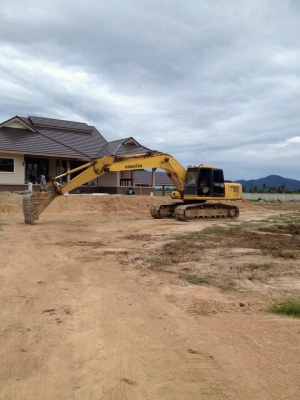 ขาย Komatsu pc 200 รุ่น6 เครื่องดี,ปั้มดี,มีแอร์ ขาย Komatsu pc 200 รุ่น6 เครื่องดี,ปั้มดี,มีแอร์