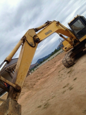 ขาย Komatsu pc 200 รุ่น6 เครื่องดี,ปั้มดี,มีแอร์ ขาย Komatsu pc 200 รุ่น6 เครื่องดี,ปั้มดี,มีแอร์