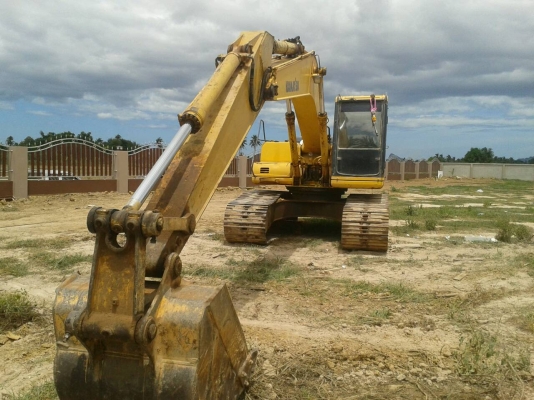 ขาย Komatsu pc 200 รุ่น6 เครื่องดี,ปั้มดี,มีแอร์ ขาย Komatsu pc 200 รุ่น6 เครื่องดี,ปั้มดี,มีแอร์