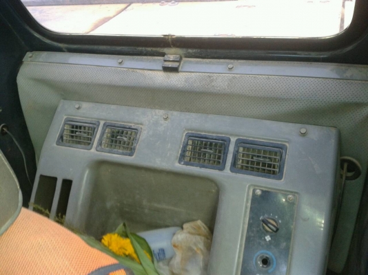 ขาย Komatsu pc 200 รุ่น6 เครื่องดี,ปั้มดี,มีแอร์ ขาย Komatsu pc 200 รุ่น6 เครื่องดี,ปั้มดี,มีแอร์