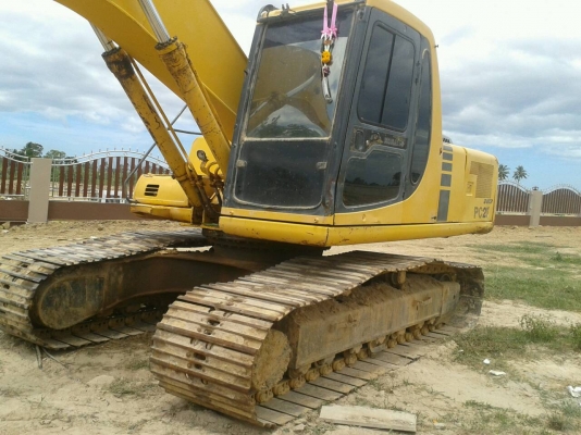 ขาย Komatsu pc 200 รุ่น6 เครื่องดี,ปั้มดี,มีแอร์ ขาย Komatsu pc 200 รุ่น6 เครื่องดี,ปั้มดี,มีแอร์