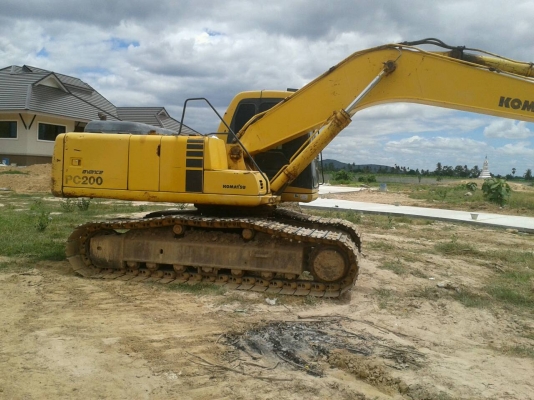 ขาย Komatsu pc 200 รุ่น6 เครื่องดี,ปั้มดี,มีแอร์ ขาย Komatsu pc 200 รุ่น6 เครื่องดี,ปั้มดี,มีแอร์