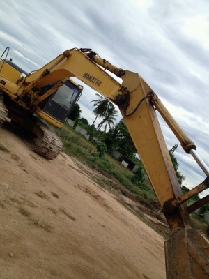 ขาย Komatsu pc 200 รุ่น6 เครื่องดี,ปั้มดี,มีแอร์ ขาย Komatsu pc 200 รุ่น6 เครื่องดี,ปั้มดี,มีแอร์
