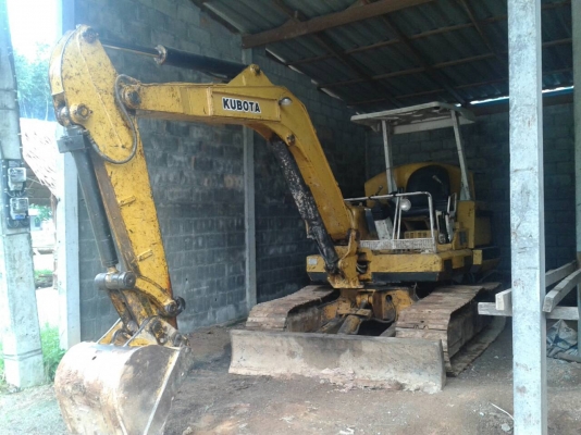 แมคโค คูโบต้า ขนาดpc30 รถพร้อมใช้งาน ใช้งานอยู่ ราคาต่อรองได้ 087-2976734