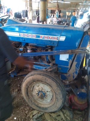 รถไถฟอด 5000    3สูบ