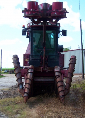 ด่วน!ขายรถตัดอ้อยมือสอง เคส ปี2008 3,900 ชั่วโมง ล้อยาง