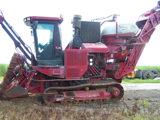 ด่วน!ขายรถตัดอ้อยมือสอง เคส ปี2008 3,900 ชั่วโมง ล้อยาง