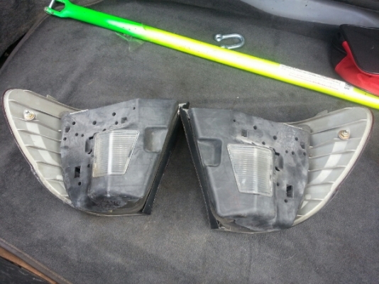 ไฟหลัง BMW E46 318 ขาวแดงราคา 1000บ