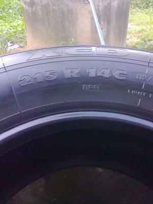 ยางมิชลิน215R14ปี13มี1คู่ไม่มีแผลไม่ปะไม่บวมดอกพอใช้ได้