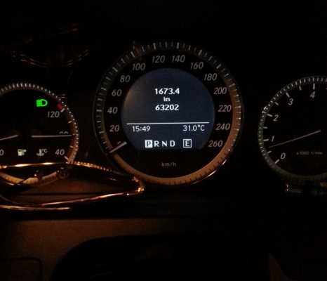 2011 Mercedes BENZ, W204 C200 CGI ปี 2011 เกียร์ออโต้ สภาพเยี่ยม เพิ่งเปลี่ยนยาง เข้า Service ที่ศูนย์ 63500KM 1.31M