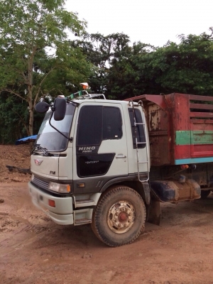 ขายรถบรรทุกสิบล้อดัมพ์ Hino 3H เครื่องเดิม 195 แรง  เกียร์เดิม กระบะดัมพ์เหล็ก ทะเบียนพร้อม