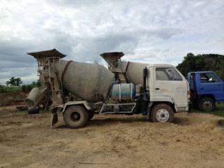 ขายด่วนรถโม้ปูนโม้ตรง2.5คิวโม้ตรงเครือง175แรงม้ามีทะเบียน