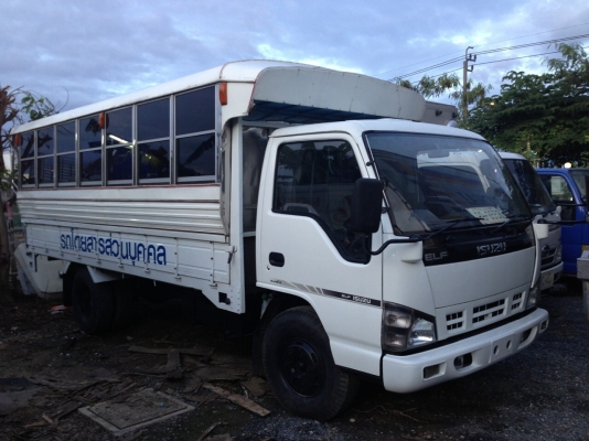 ขายรถ6ล้อ โดยสาร ISUZU NPR  เครื่อง 130ม้า ยาว 5เมตร ติดต่อ081-6577048 ชาญชัย