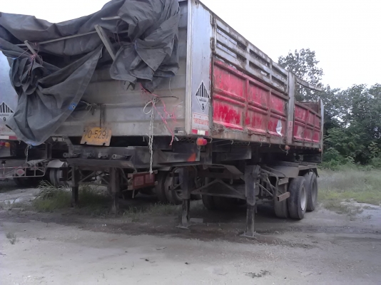 เหลืออีก 2 หางตรับ หางเซมิดั้ม 2 คาน สามมิตร สวยๆๆครับ ปี 49 มี 10 หาง