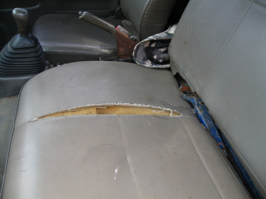 แยกขาย หัวเก๋ง Isuzu NKR การ์ตูน 24v. กำลังยกลง แยกขาย หัวเก๋ง Isuzu NKR การ์ตูน 24v. กำลังยกลง