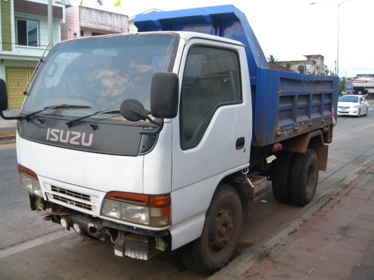 แยกขาย หัวเก๋ง Isuzu NKR การ์ตูน  24v. กำลังยกลง