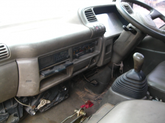 แยกขาย หัวเก๋ง Isuzu NKR การ์ตูน 24v. กำลังยกลง แยกขาย หัวเก๋ง Isuzu NKR การ์ตูน 24v. กำลังยกลง