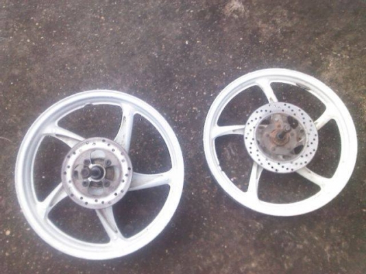 ขาวล้อแม็ก Honda 5 ก้านบิด หน้า 17&times;1.85 หลัง 17&times;2.15