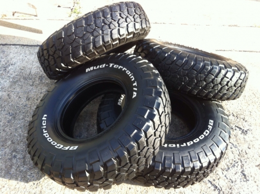 ขายยาง BF Goodrich Mud-terrain KM2  255 85 r16 สวยๆ
