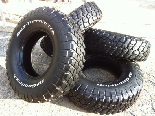 ขายยาง BF Goodrich Mud-terrain KM2  255 85 r16 สวยๆ