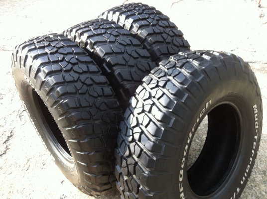 ขายยาง BF Goodrich Mud-terrain KM2  255 85 r16 สวยๆ