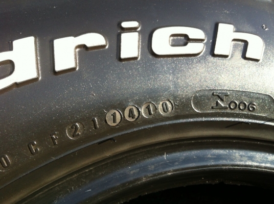 ขายยาง BF Goodrich Mud-terrain KM2  255 85 r16 สวยๆ