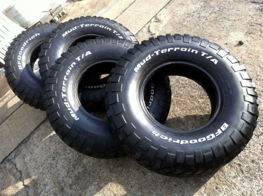 ขายยาง BF Goodrich Mud-terrain KM2  255 85 r16 สวยๆ