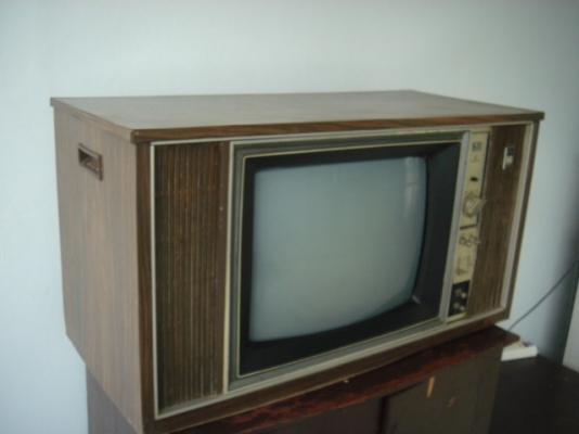 ขายทีวีเก่าโบราณ 2 เครื่อง ขายทีวีเก่าโบราณ 2 เครื่อง