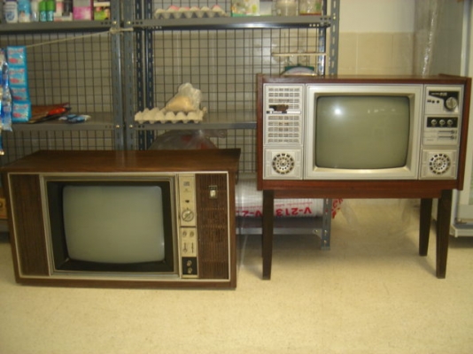 ขายทีวีเก่าโบราณ 2 เครื่อง