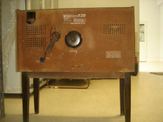 ขายทีวีเก่าโบราณ 2 เครื่อง ขายทีวีเก่าโบราณ 2 เครื่อง