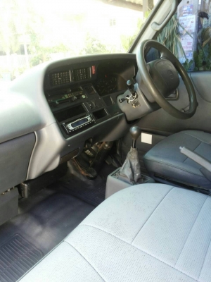 ขายรถตู้ Hiace ปี 2002 เครื่อง 3.0 ดีเซล แอร์ราว เบาะเอนนอน 3 แถว สภาพดีพร้อมใช้