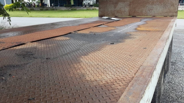 สิบล้อ isuzu เครื่อง 6BT เทอร์โบ พื้นเรียบ มีสโล 4 สปีด ช่วงล่าง มิตชู 2 เพลา