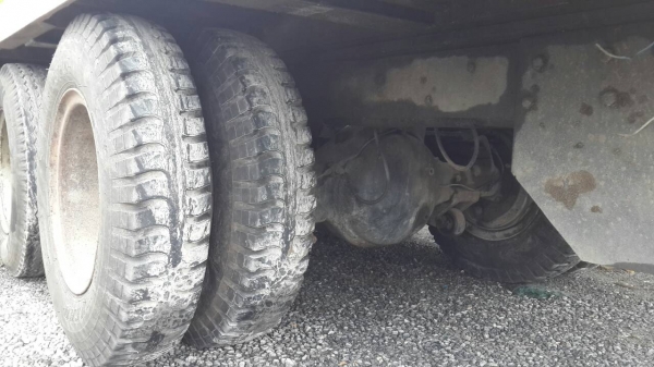 สิบล้อ isuzu เครื่อง 6BT เทอร์โบ พื้นเรียบ มีสโล 4 สปีด ช่วงล่าง มิตชู 2 เพลา