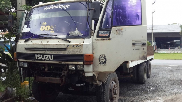 สิบล้อ isuzu เครื่อง 6BT เทอร์โบ พื้นเรียบ มีสโล 4 สปีด ช่วงล่าง มิตชู 2 เพลา