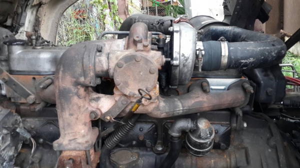 สิบล้อ isuzu เครื่อง 6BT เทอร์โบ พื้นเรียบ มีสโล 4 สปีด ช่วงล่าง มิตชู 2 เพลา