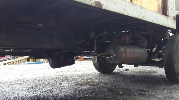 สิบล้อ isuzu เครื่อง 6BT เทอร์โบ พื้นเรียบ มีสโล 4 สปีด ช่วงล่าง มิตชู 2 เพลา