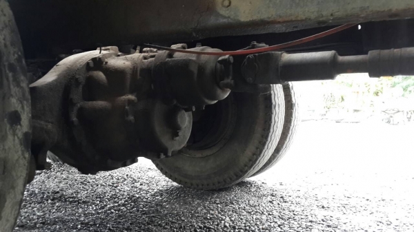 สิบล้อ isuzu เครื่อง 6BT เทอร์โบ พื้นเรียบ มีสโล 4 สปีด ช่วงล่าง มิตชู 2 เพลา