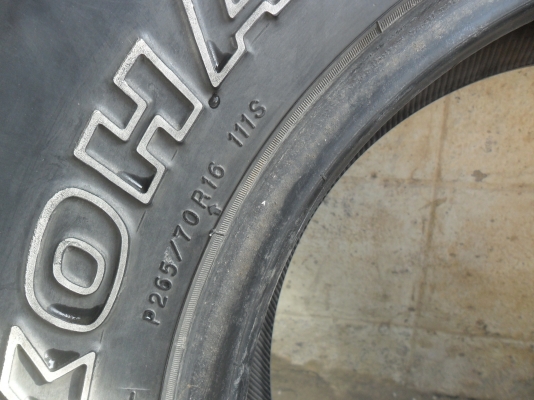 ยาง YOKOHAMA 265/70R16 สวยๆ 1 คู่ ราคา 1500 บาท