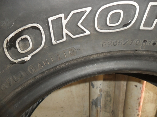 ยาง YOKOHAMA 265/70R16 สวยๆ 1 คู่ ราคา 1500 บาท