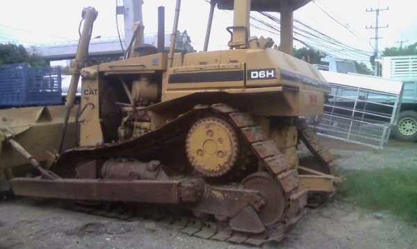 ขายCAT D6H ตีนไก่ สภาพพร้อมใช้ ราคาต่ออรองได้ ติดต่อได้ที่คุณอ๊อฟ พิจิตร 086-737-9991