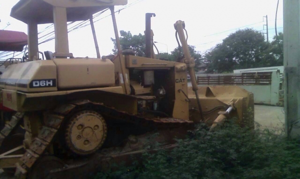 ขายCAT D6H ตีนไก่ สภาพพร้อมใช้ ราคาต่ออรองได้ ติดต่อได้ที่คุณอ๊อฟ พิจิตร 086-737-9991